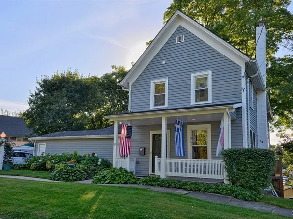 9 Rockwell St, Alexandria Bay, NY 13607