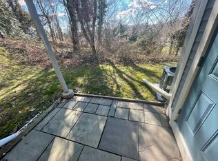 10 Manorwood Dr, Branford, CT 06405