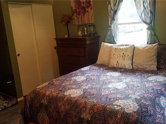 5th image of 362 Jessamine St