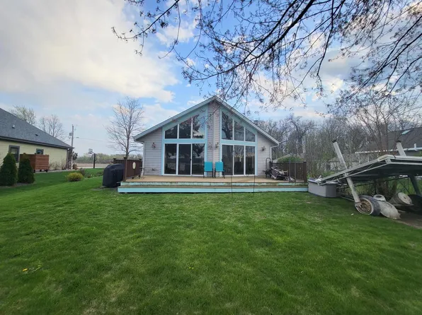 W1006 Shorewood DRIVE, East Troy, WI 53120