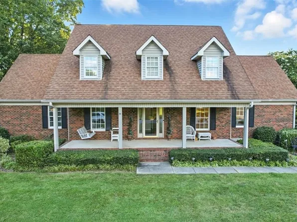 3813 Oak Forest Dr, High Point, NC 27265