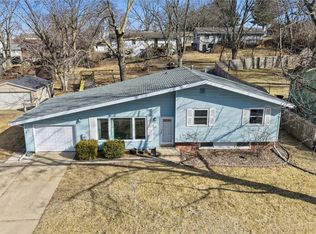 1104 Hazel St, Pella, IA 50219