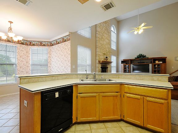 open kitchen/family rm