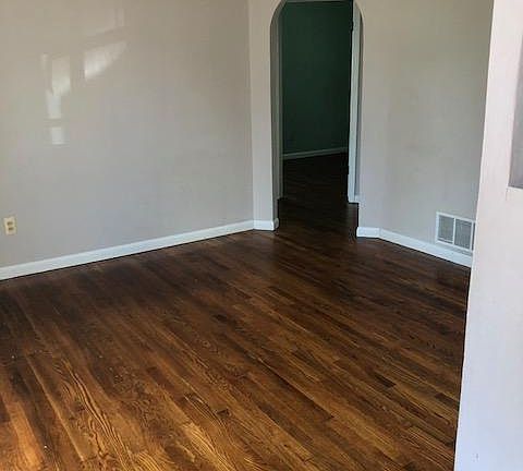 3rd image of 28516 Block St
