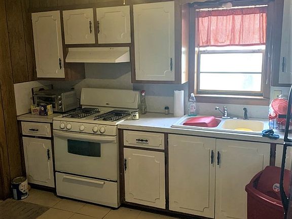 5th image of 117 W Hoskins St