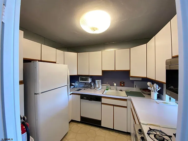 9400 Atlantic Ave #913 — Photo 11