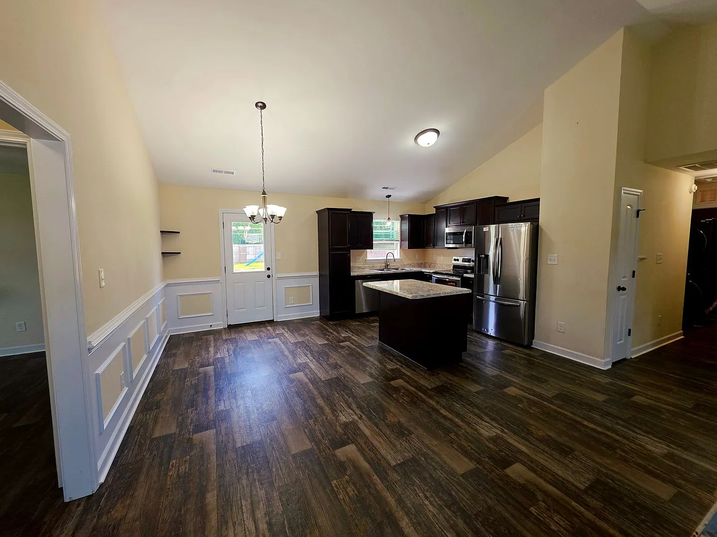 3BD 2BA in Bradford Estates — Photo 2