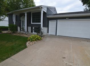 3137 Carriage Dr SW, Cedar Rapids, IA 52404