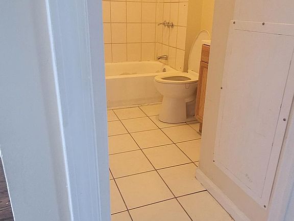 5th image of 1124 S Central Park Ave APT 2