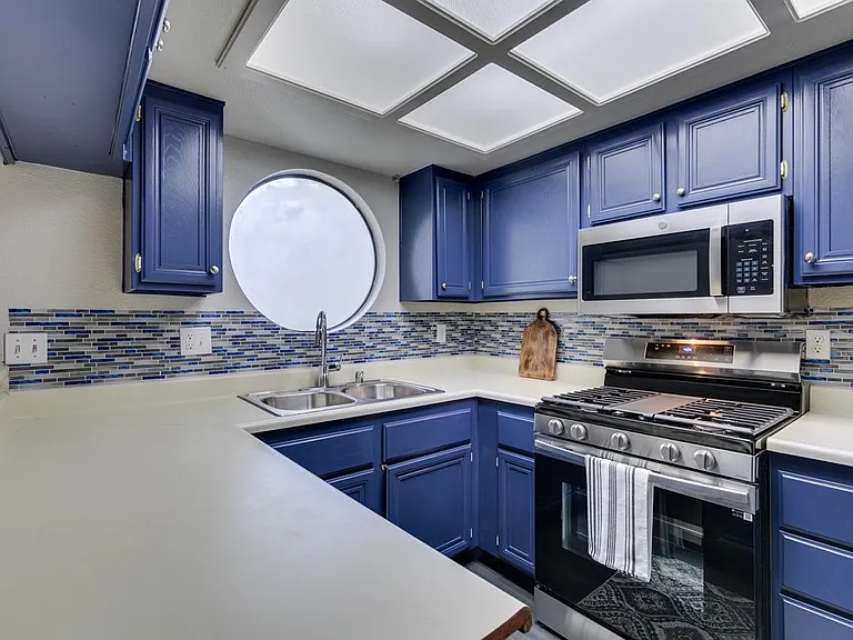 810 N Sloan Ln #103 — Photo 8