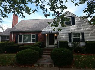 2 Carlson Cir, West Roxbury, MA 02132