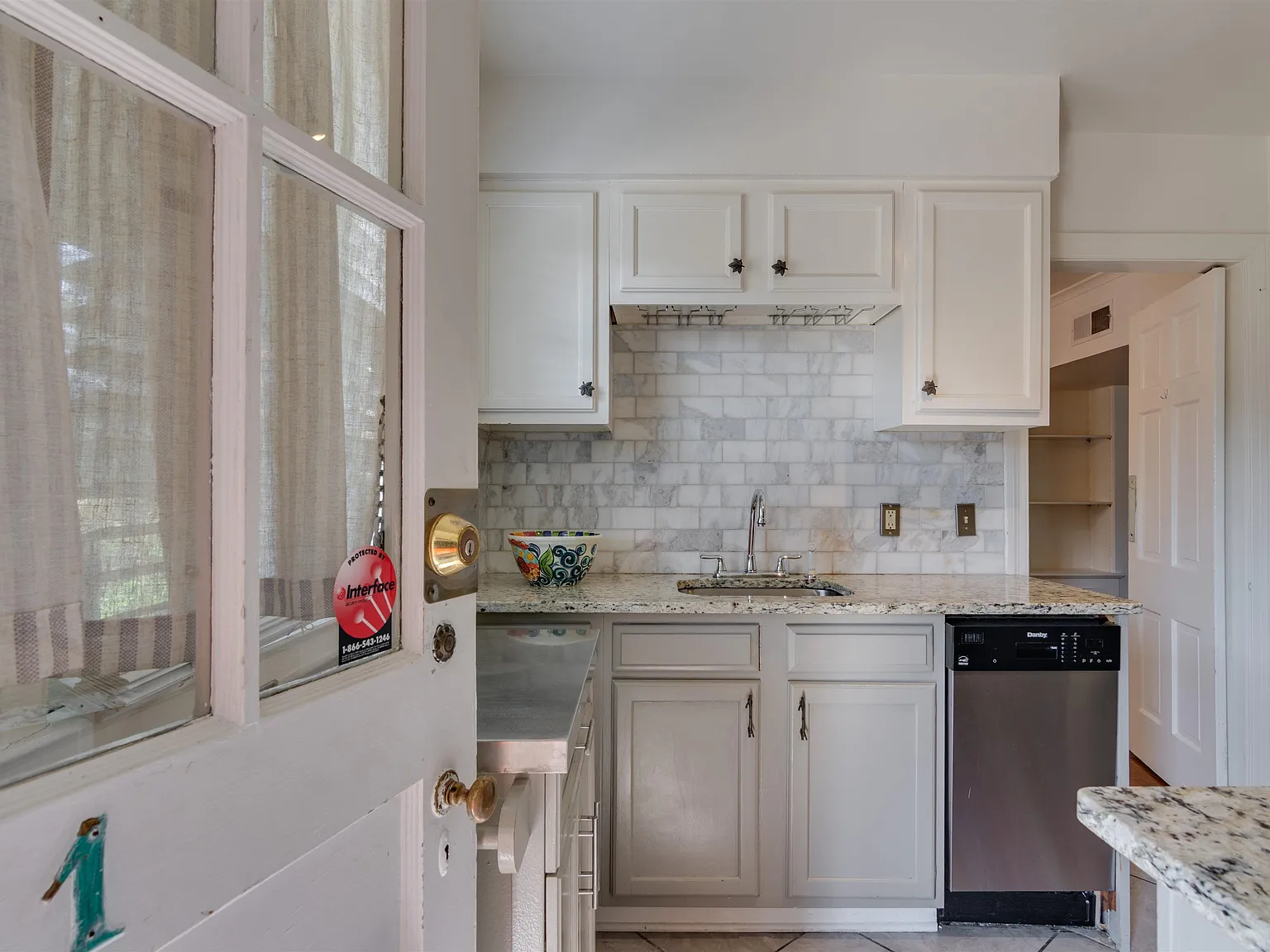 2 bed, 1.0 bath, 1000 sqft, $1,425 — Photo 2