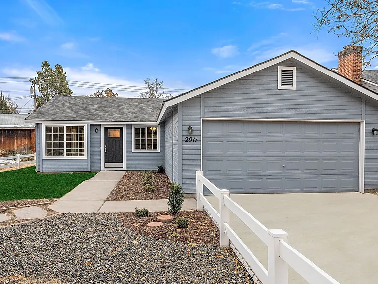 2911 W Pleasanton Ave — Photo 1