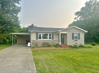 706 Wilmar Dr, Carmi, IL 62821