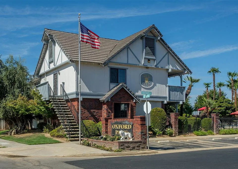 Oxford Park Apartments