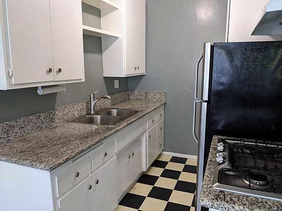 4th image of 753 N Hudson Ave APT 6