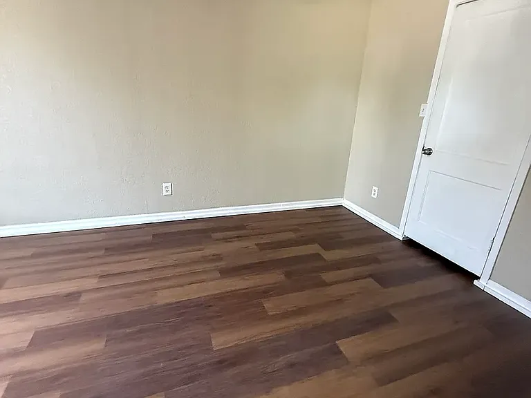 1319 W Theo Ave — Photo 6