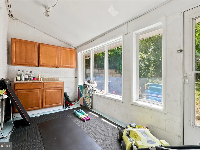 110 Dawson St — Photo 7