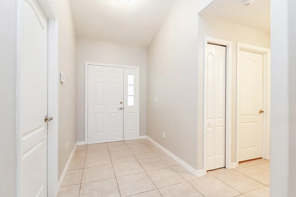 3 bed, 2.0 bath, 1318 sqft, $2,110 — Photo 2