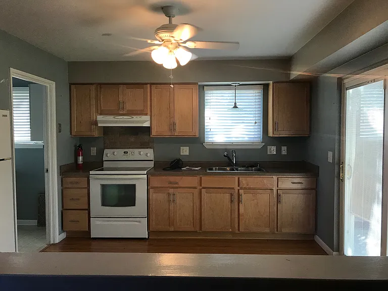 3409 N California Ave — Photo 5