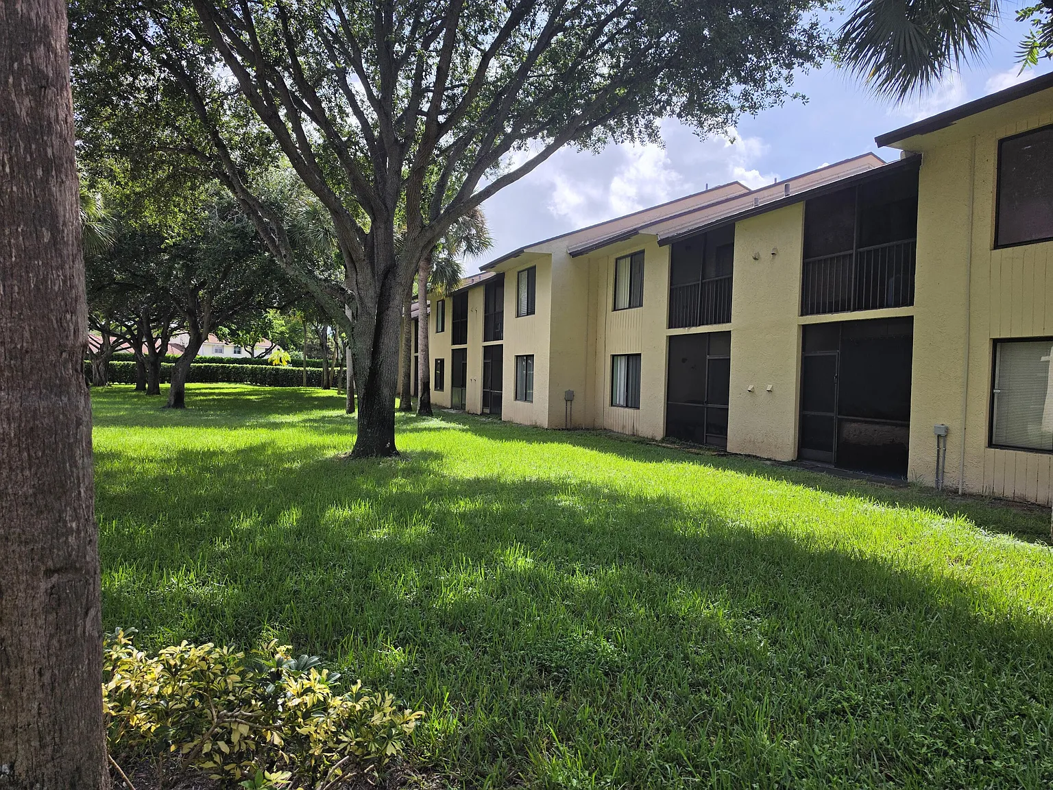 2 bed, 2.0 bath, 950 sqft, $1,850 — Photo 2