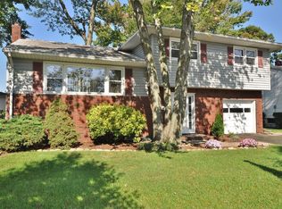 11 Harvey Ave, Rochelle Park, NJ 07662