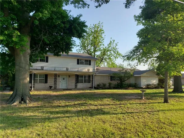 215 W Van Buren St, Crescent, OK 73028