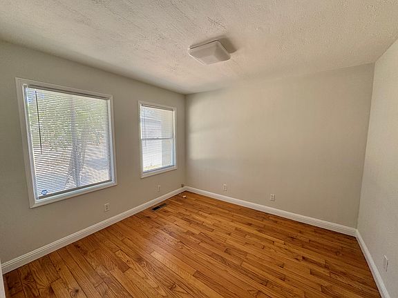 2nd bedroom. Only slightly smaller than master bedroom.