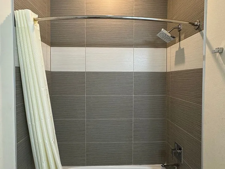1641 Retreat Cir — Photo 23