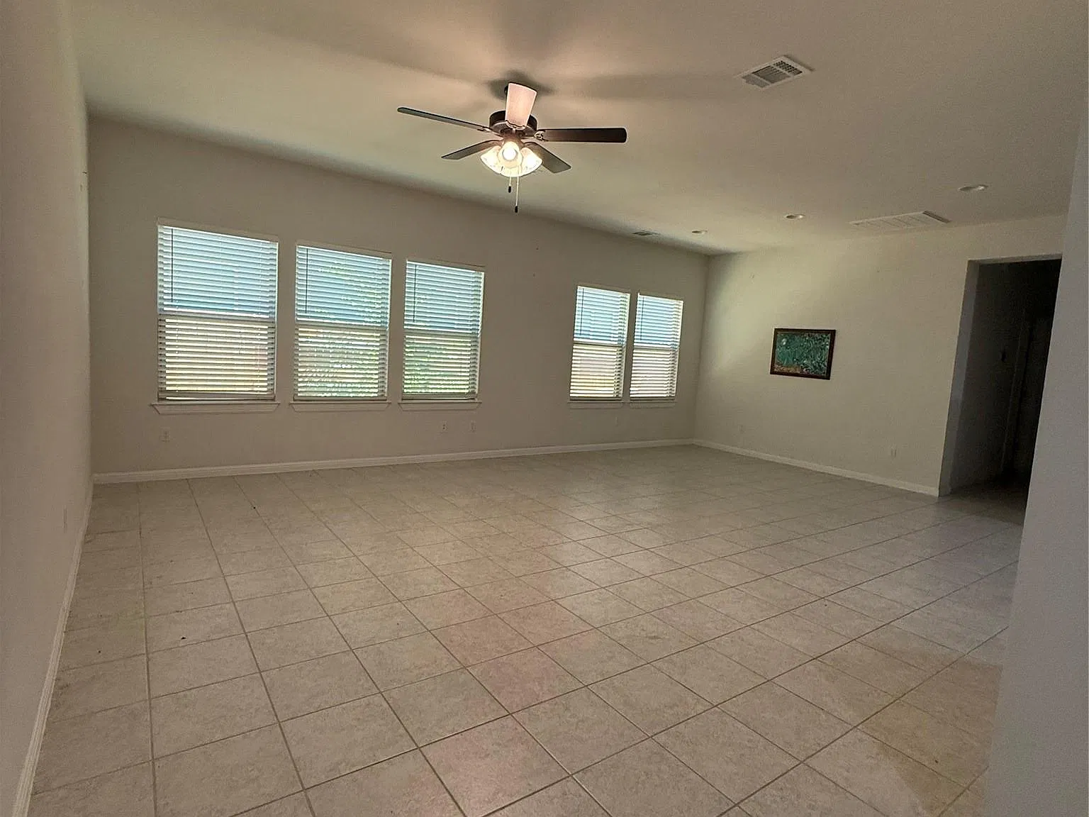 3 bed, 2.0 bath, 1449 sqft, $1,900 — Photo 3