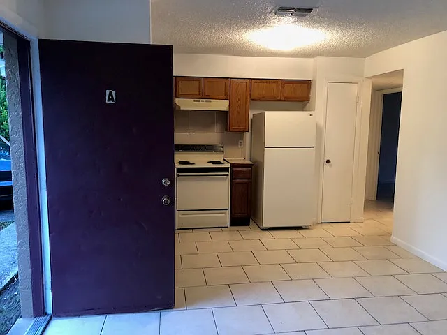 3 bed, 900 sqft, $1,900 — Photo 3
