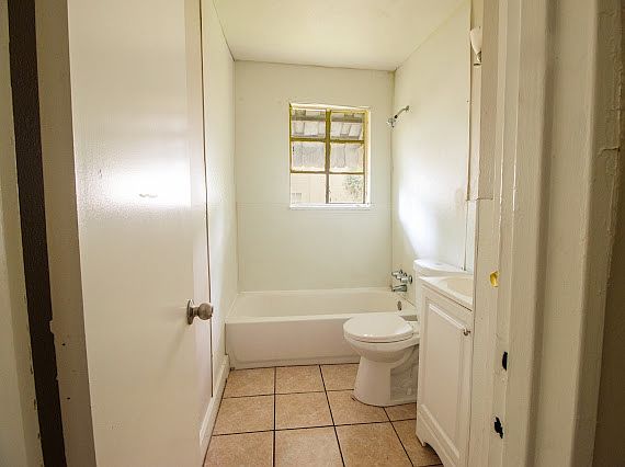 4th image of 708 40th St