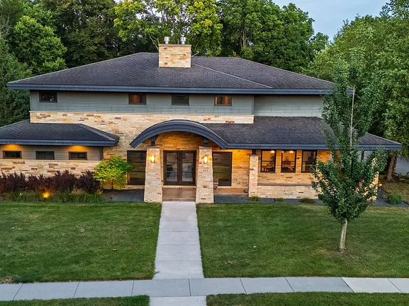425 Diamond Creek Rd, Mankato, MN 56001