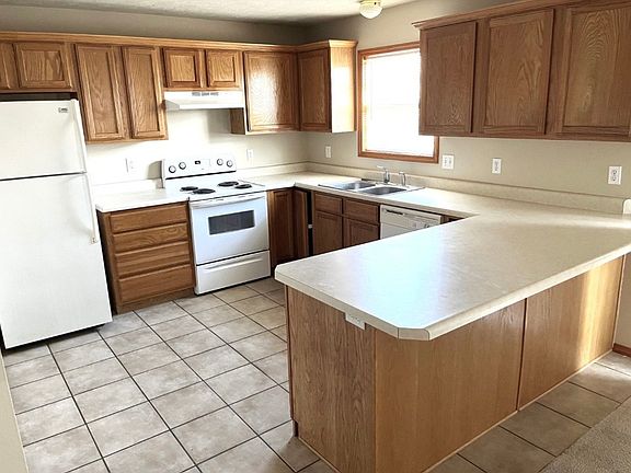 2nd image of 463 Hill Billy Ln
