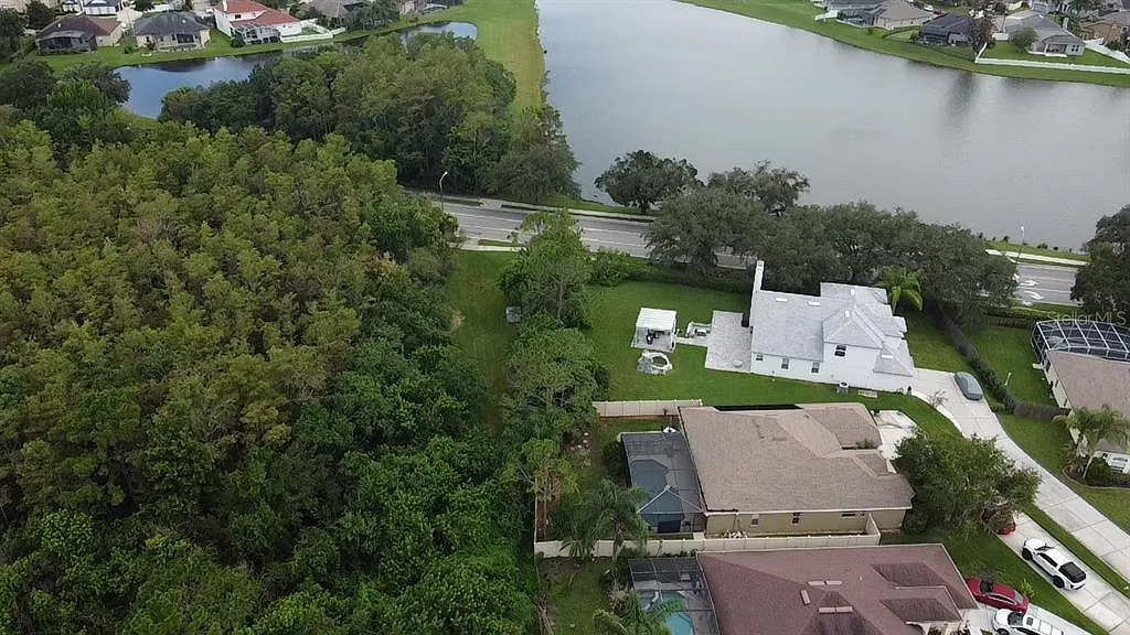 4 bed, 2.0 bath, 2041 sqft, $3,100 — Photo 4