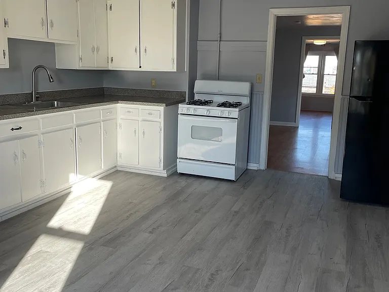 28 Cedar St #3 — Photo 3