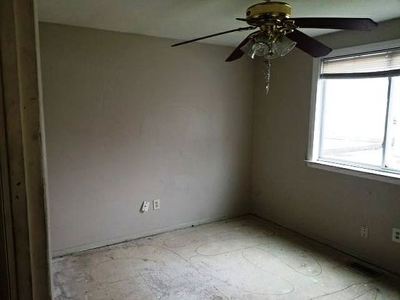 4th image of 126 Hayes Ave