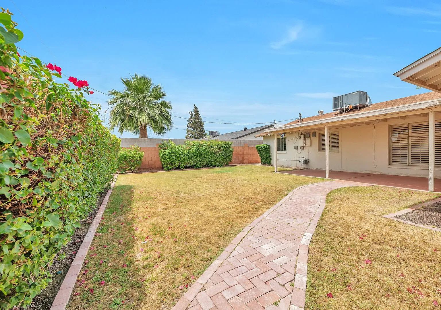 Scottsdale 3 Bedroom! 1700 sf! New Flooring and Appliances! Granite Counters! Private Grass Yard! — Photo 3