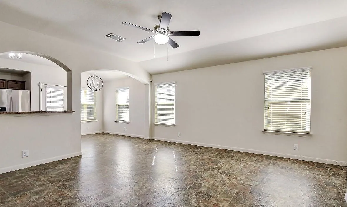 3 bed, 2.0 bath, 1373 sqft, $1,850 — Photo 3