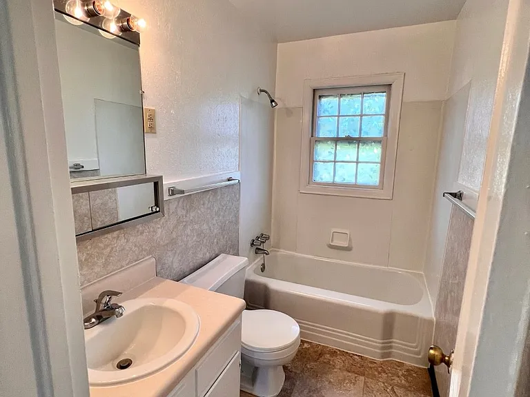 2719 Lawndale Rd — Photo 8
