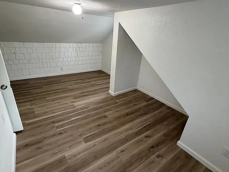 413 Dove St — Photo 9