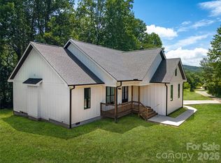 146 Cliff Rd, Penrose, NC 28766