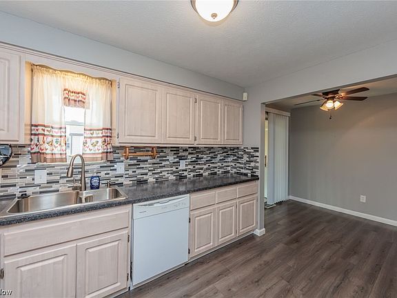 5th image of 14267 Park Dr
