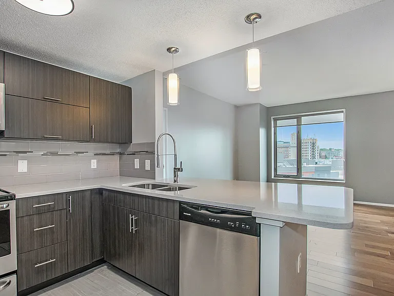 201 W Fulton St — Photo 1