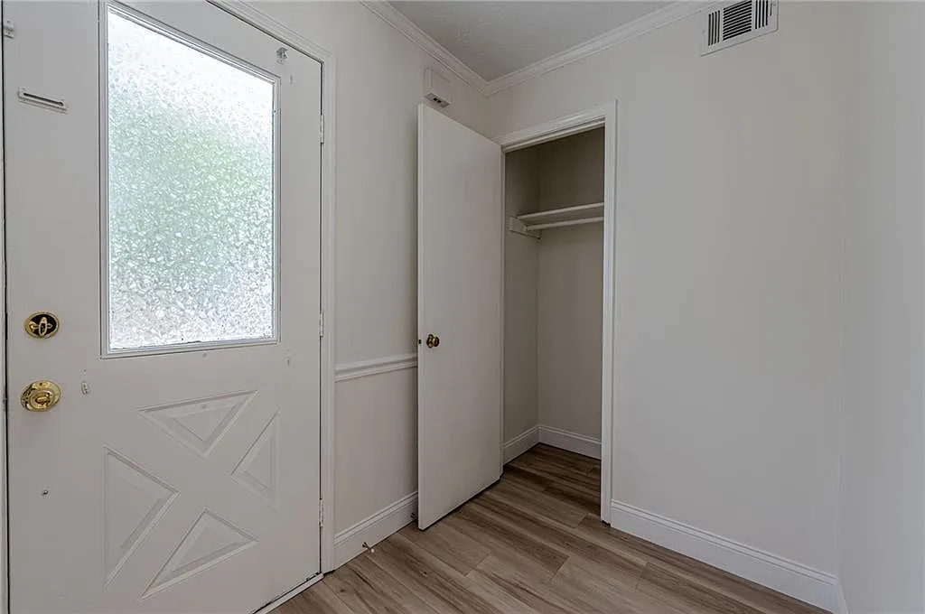 3 bed, 2.5 bath, 1660 sqft, $2,495 — Photo 4