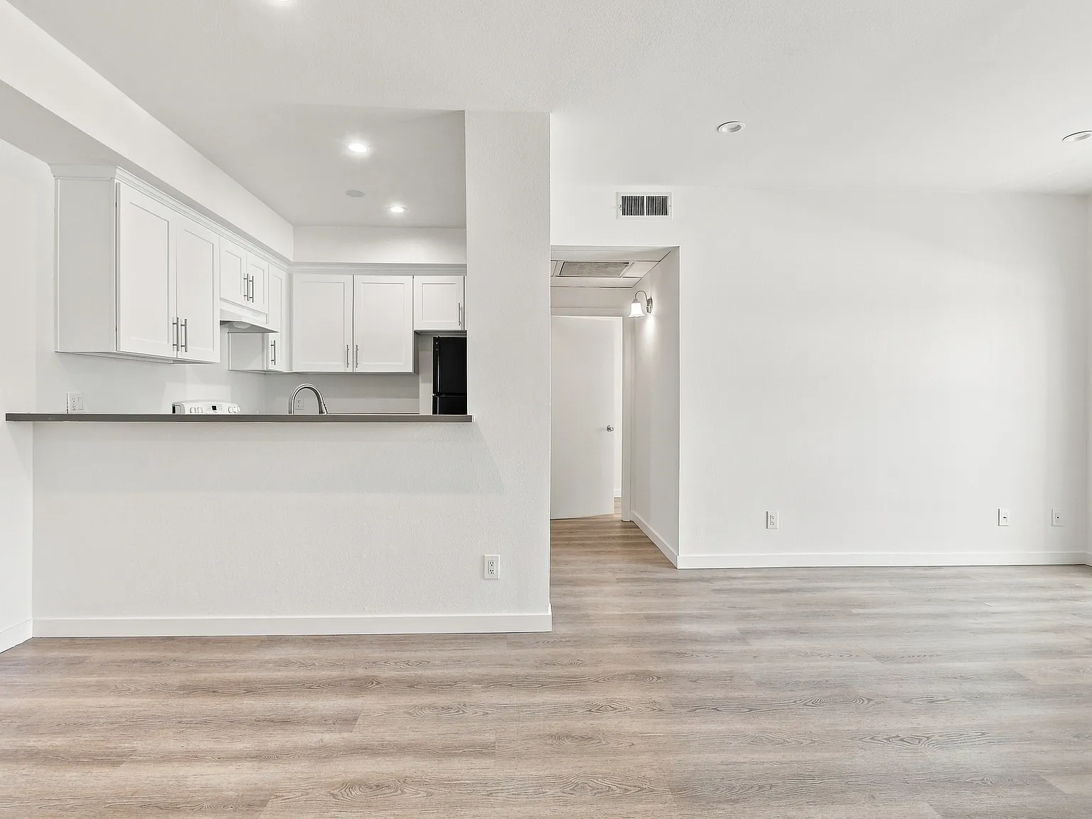 2 bed, 950 sqft, $2,150 — Photo 4