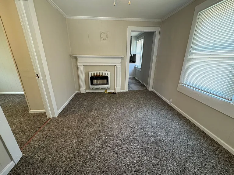 515 Costner St — Photo 3