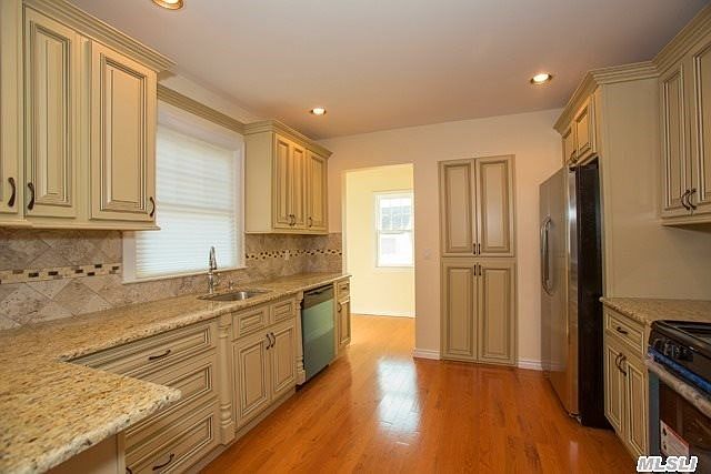 1st image of 746 Stowe Ave