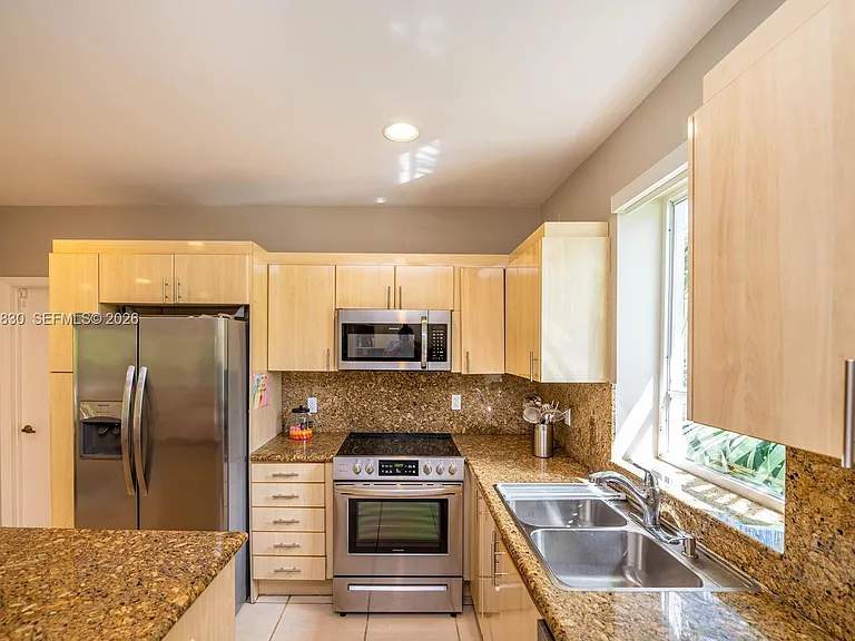 E Broadview Dr — Photo 10