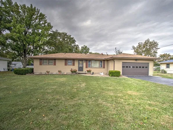 595 Benton Dr, Mt Zion, IL 62549